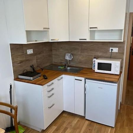 Brand New Apartment In The Heart Of Братислава Экстерьер фото