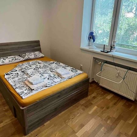 Brand New Apartment In The Heart Of Братислава Экстерьер фото