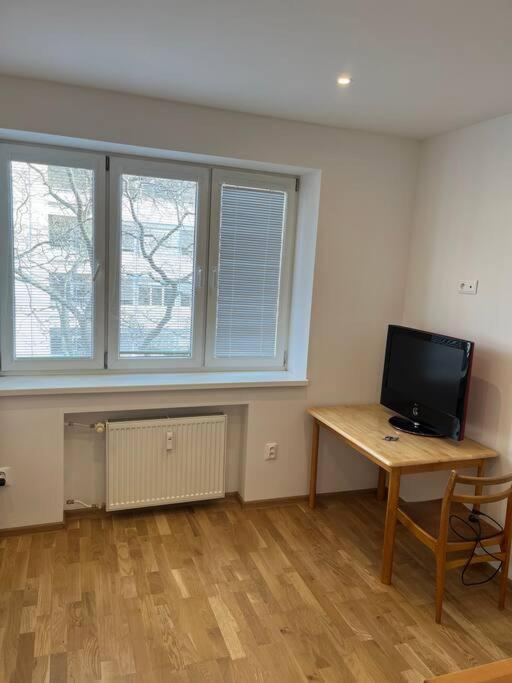 Brand New Apartment In The Heart Of Братислава Экстерьер фото