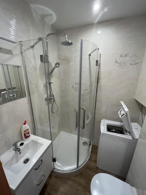 Brand New Apartment In The Heart Of Братислава Экстерьер фото