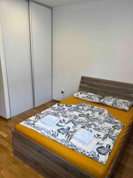 Brand New Apartment In The Heart Of Братислава Экстерьер фото