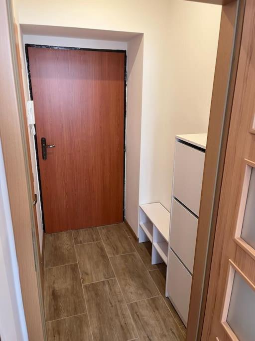 Brand New Apartment In The Heart Of Братислава Экстерьер фото